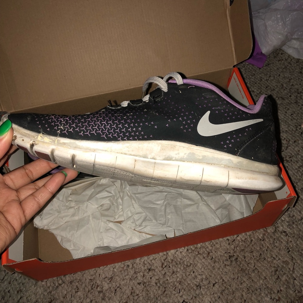 Nike Free Runs - Picture 2 of 3